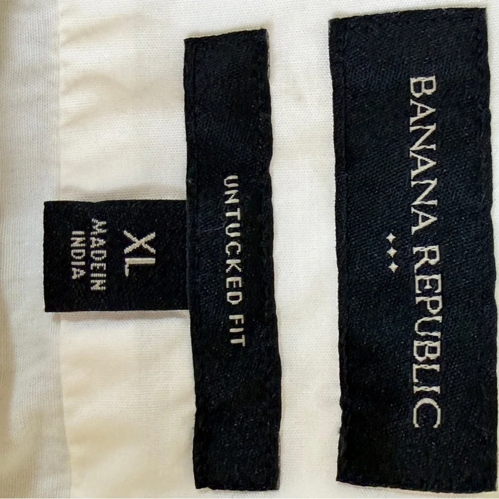 Banana Republic Men's Cream Button-Down Casual Shirt‎